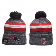 Gorro Beanie New England Patriots New Era Sideline Gris Rojo